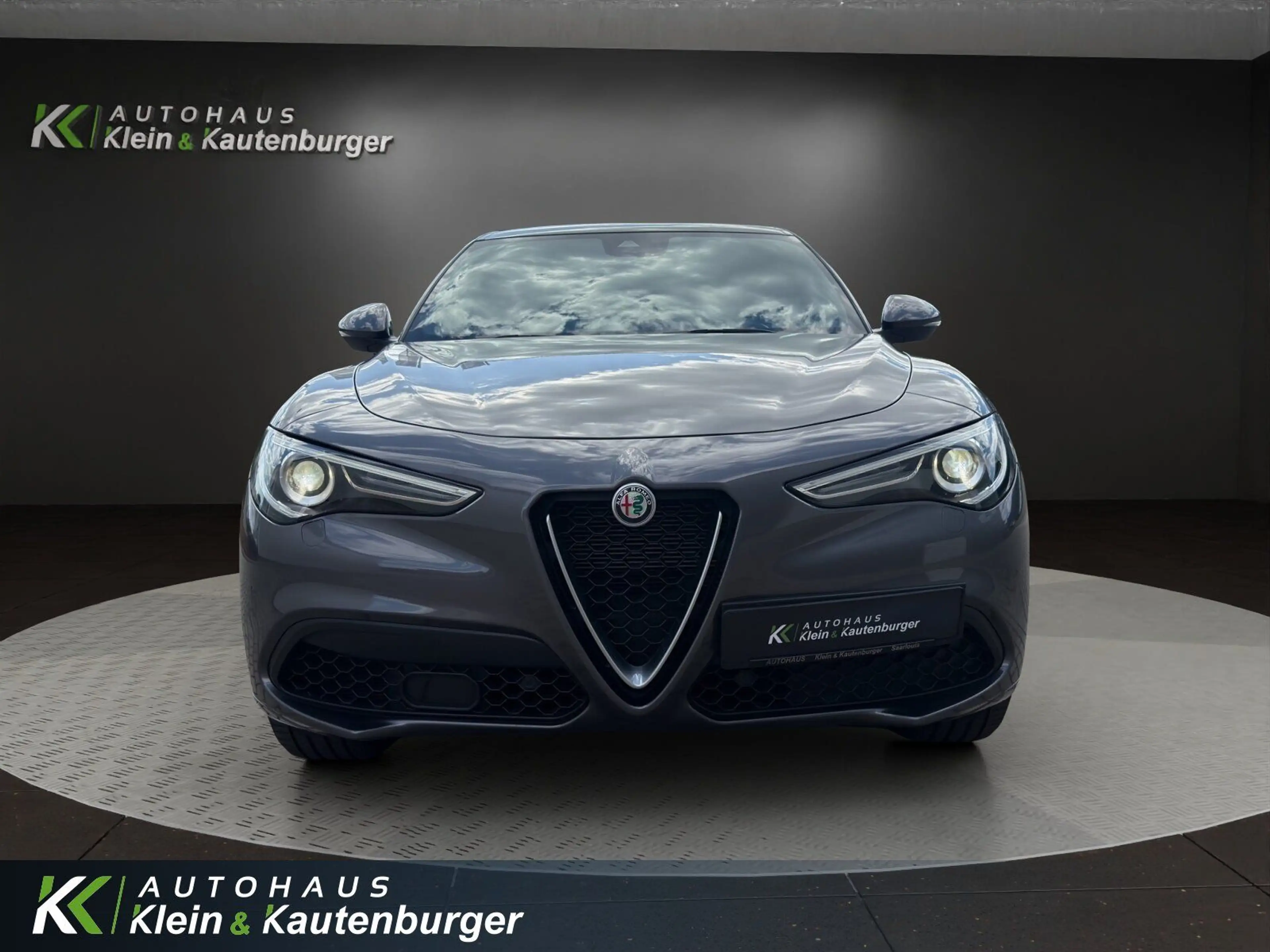 Alfa Romeo Stelvio 2.0 Turbo 16V Ti Q4+MEMORY+AHK+20°+XENON — photo 2