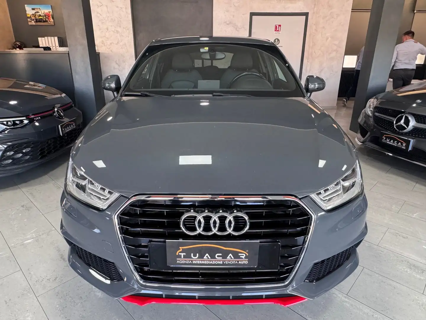 Audi A1 S Line 1.8 TFSI Gris - 2