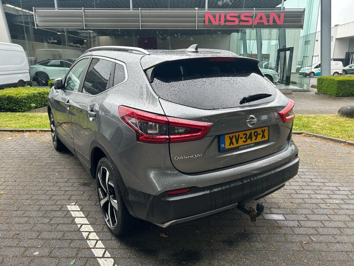 Nissan Qashqai 1.3 DIG-T Tekna + 160PK Automaat | Panoramadak | 1 Gris - 2