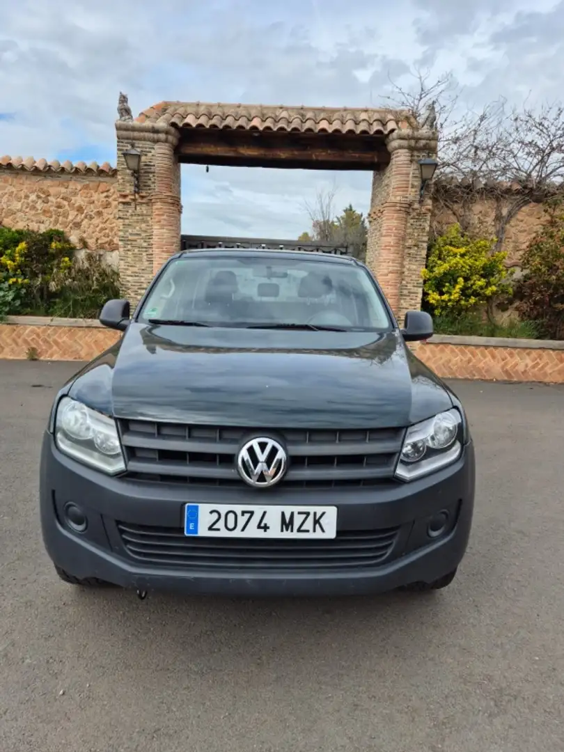 Volkswagen Amarok DCb. 2.0TDI Básico 4M Permanente Negro - 2