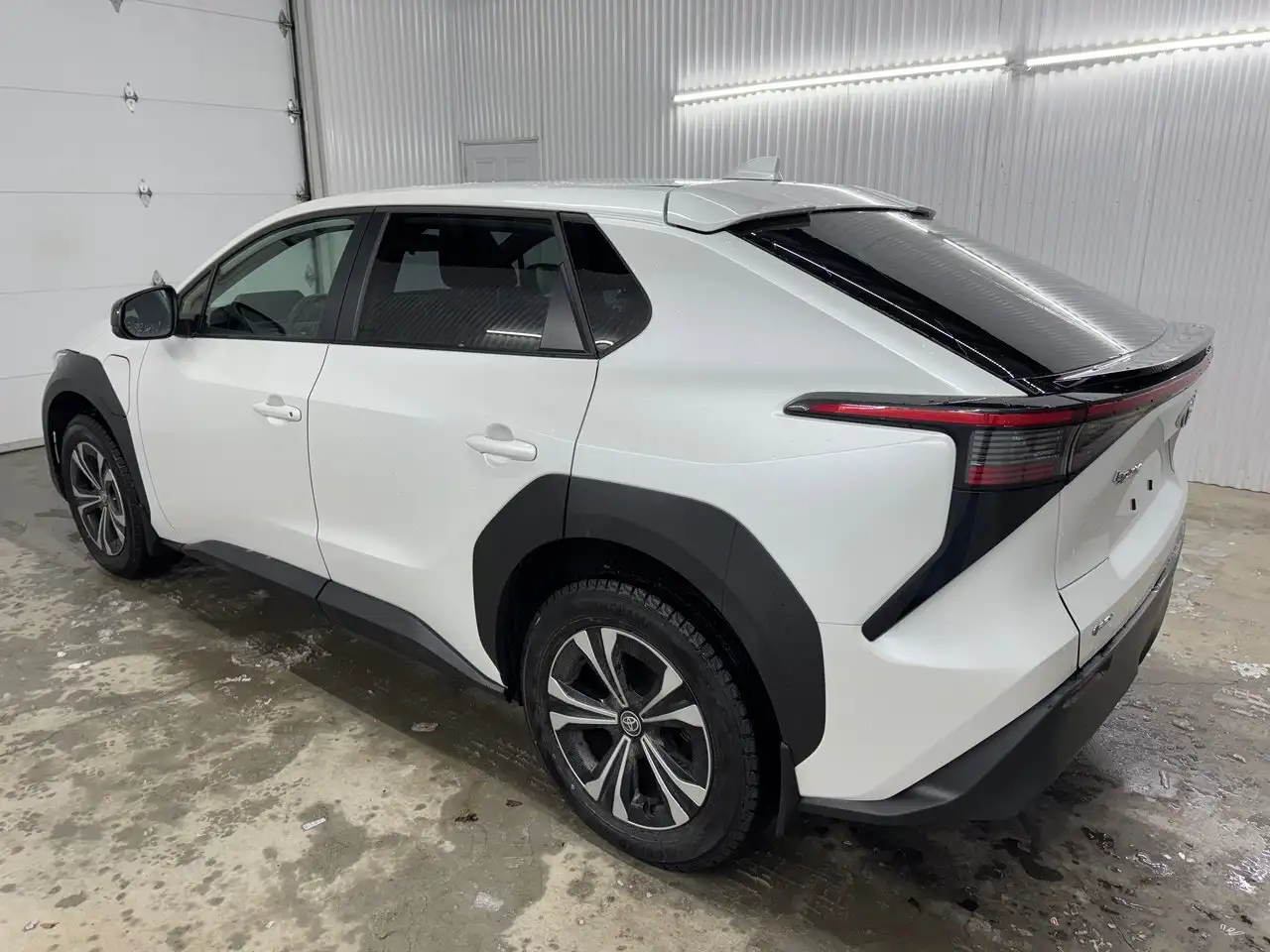Toyota bZ4X снимка Toyota bZ4X