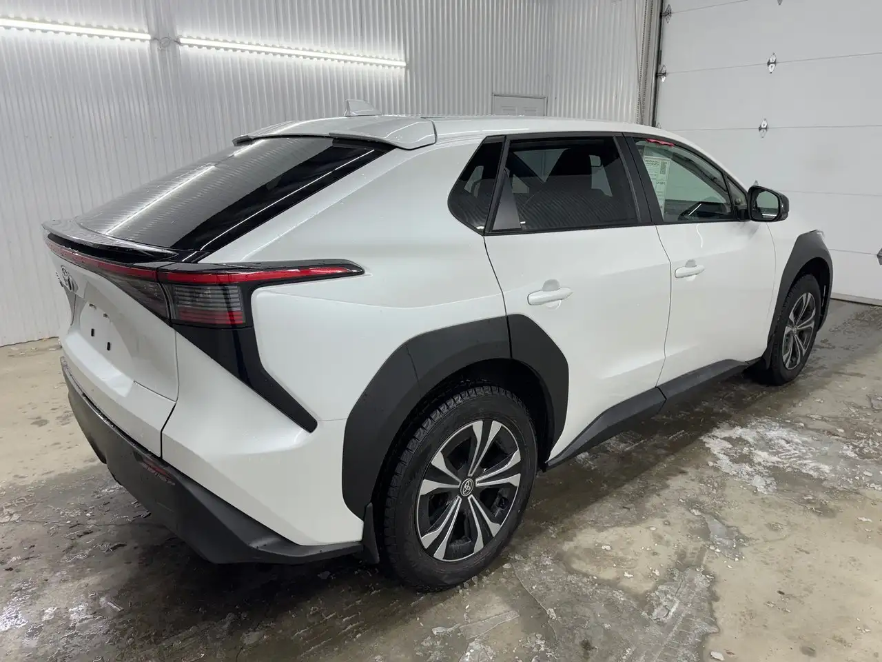 Toyota bZ4X снимка Toyota bZ4X