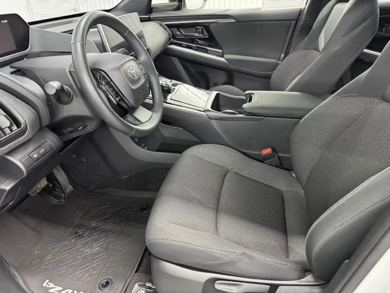 Toyota bZ4X снимка Toyota bZ4X