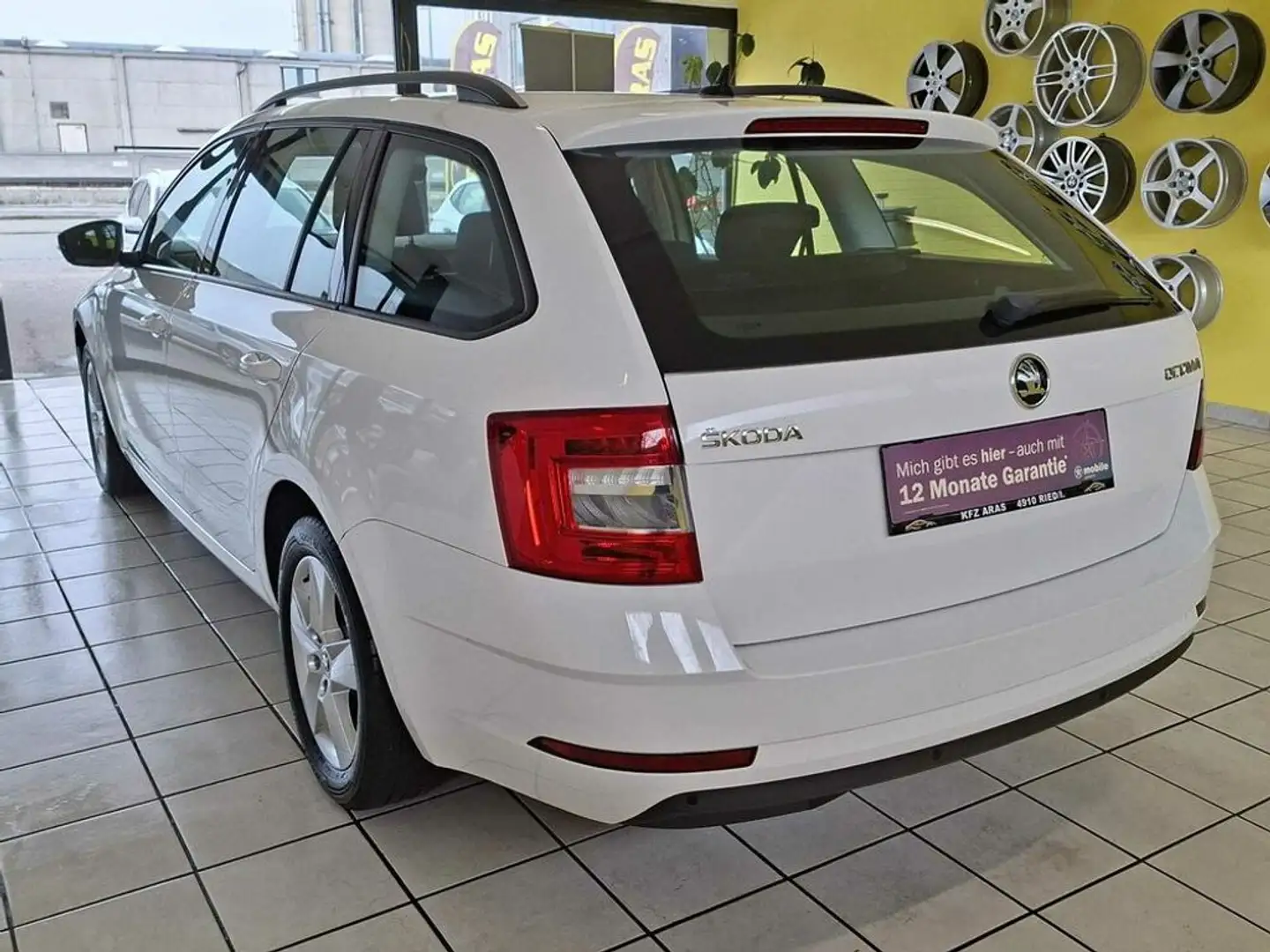 Skoda Octavia 1.BESITZ, PDC, TEMPOMAT, SITZHEIZUNG Weiß - 2