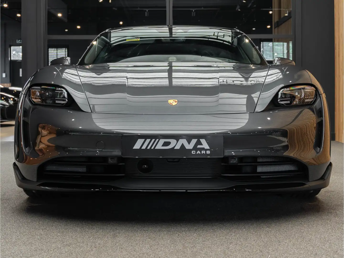 Porsche Taycan 4S Cross Turismo Off Road Design 4S Cross Turismo Grijs - 2