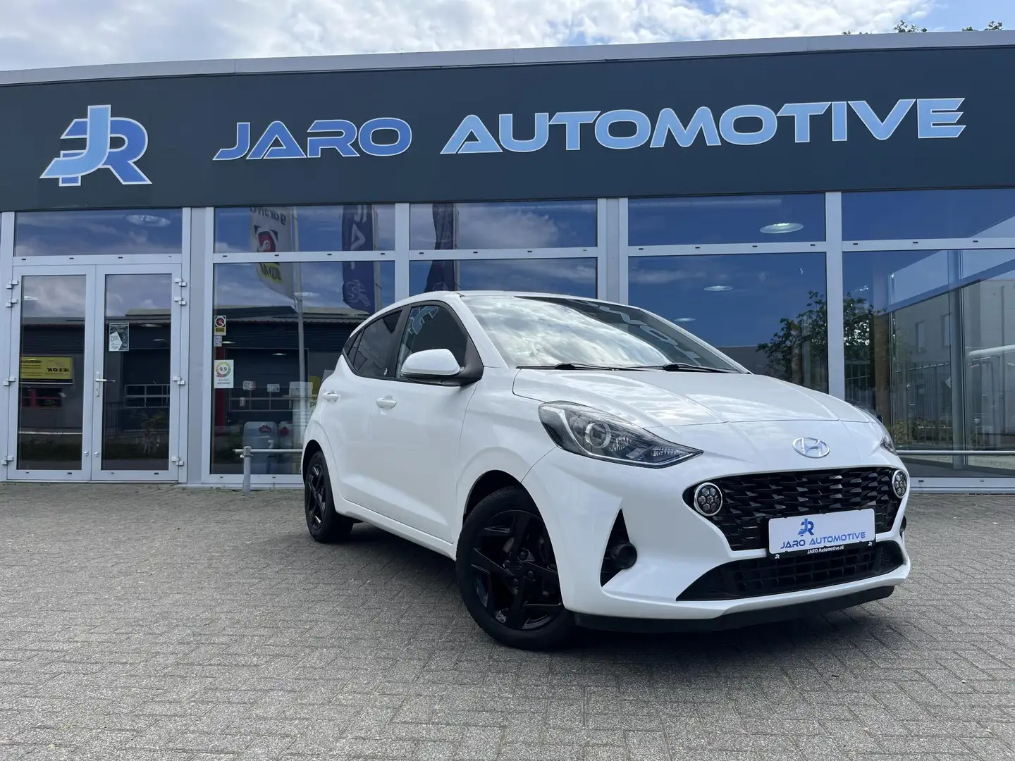 Hyundai i10 1.0 Comfort Smart | Speciale 30 Jahres uitvoering Wit - 2