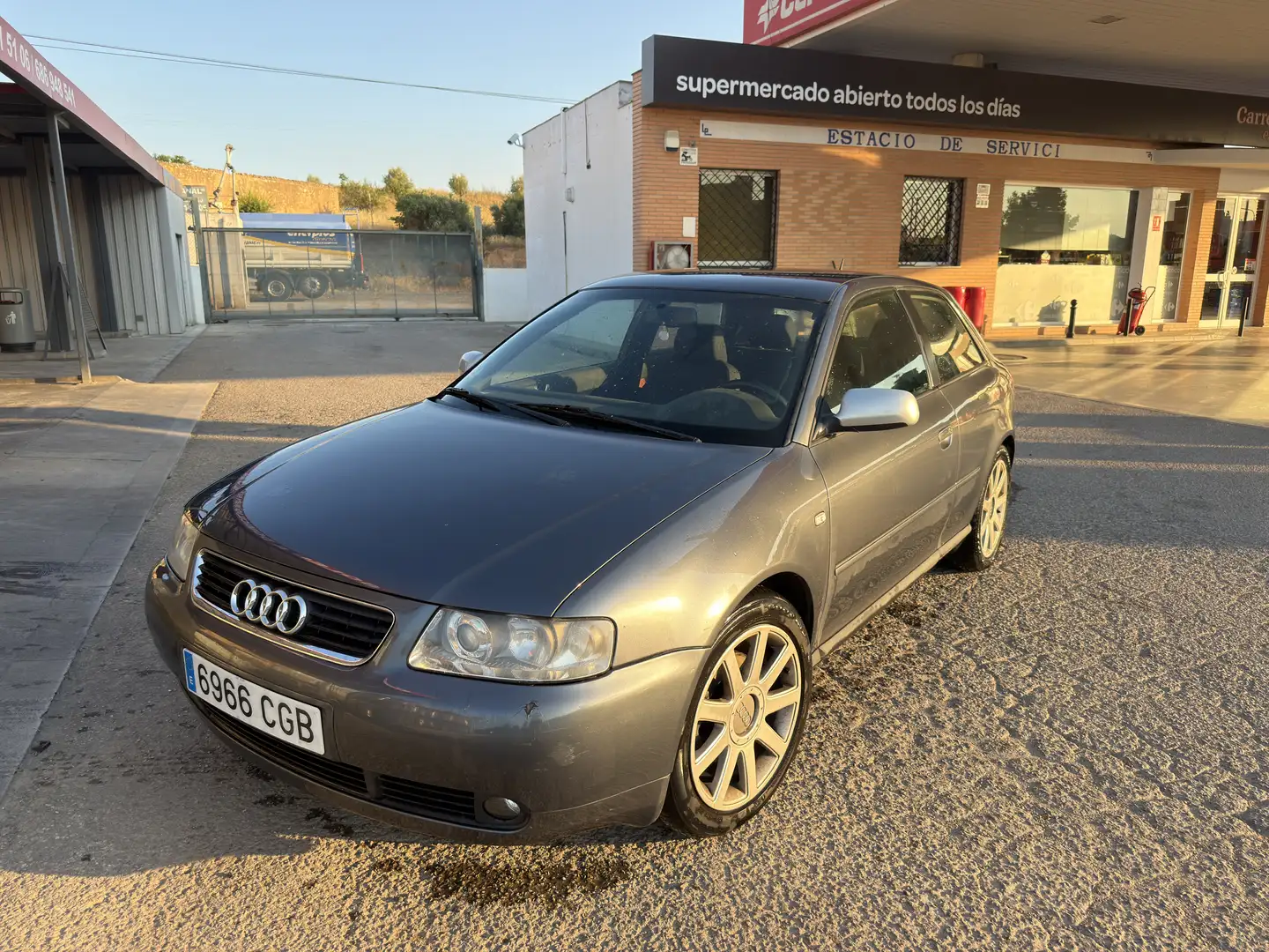 Audi A3 1.8 Turbo Ambiente - 1
