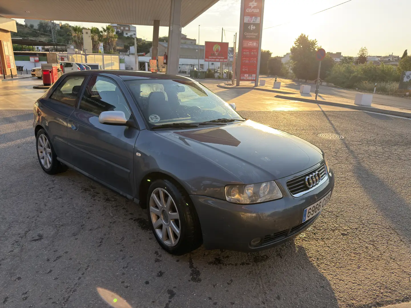 Audi A3 1.8 Turbo Ambiente - 2