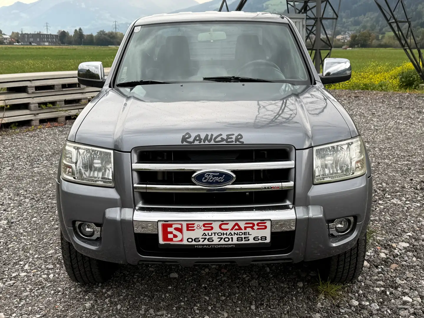 Ford Ranger 2,5 TDCi 4X4 XL Grau - 2