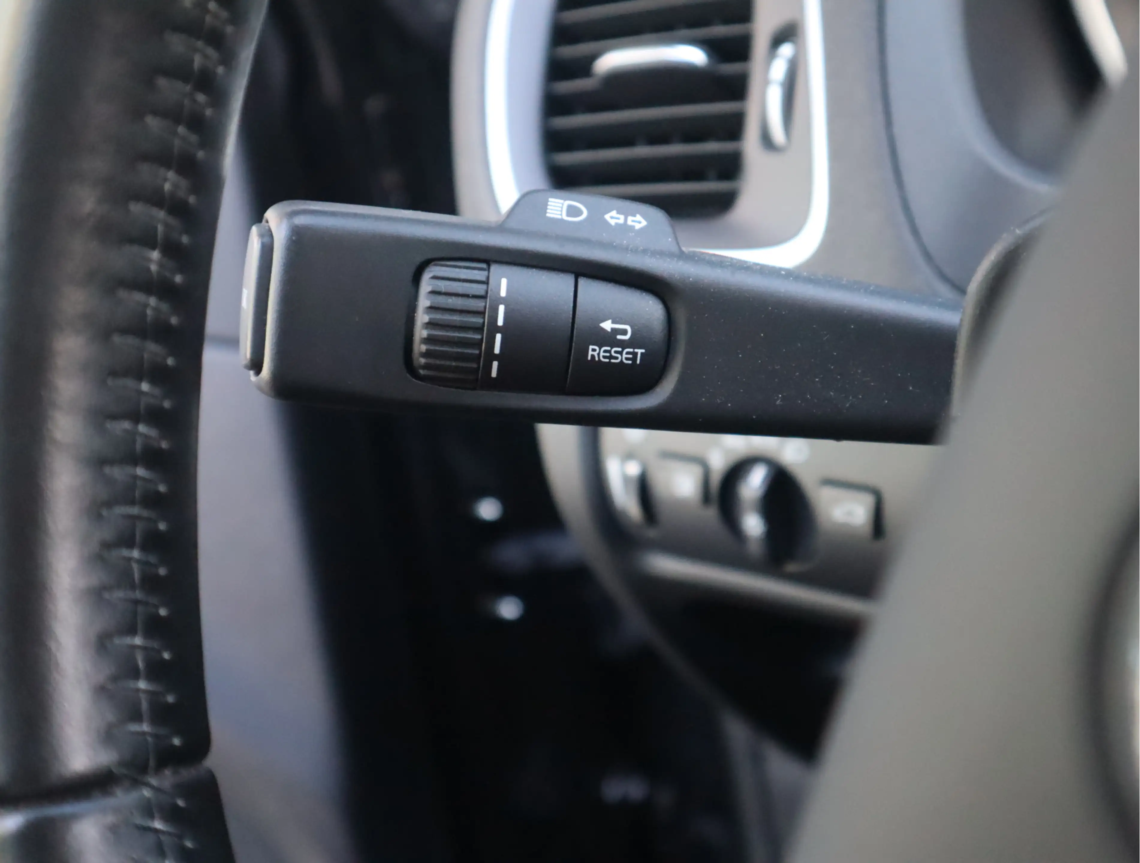 Volvo V40 2.0 T3 Momentum Navi / Stoelverw  / Standkachel / — photo 20