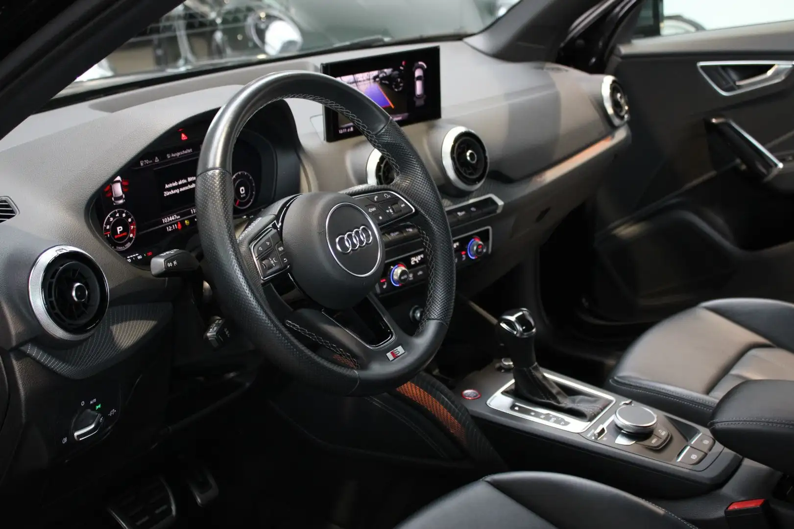 Audi SQ2 TFSI 300PS AHK/NAV/VIRTUAL/LED/LEDER/8-FACH! Schwarz - 2
