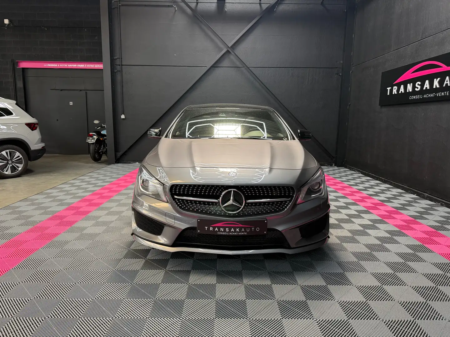 Mercedes-Benz CLA 220 D Grijs - 2
