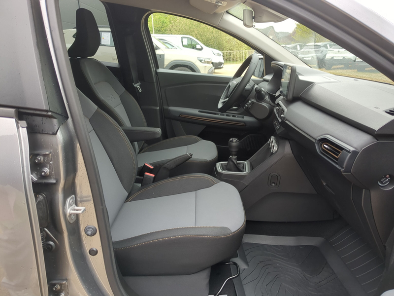 Dacia Jogger TCe 110 Extreme 5-Sitzer+RFK+Klimaauto.+PDC — photo 9