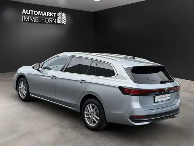Volkswagen Passat view 5