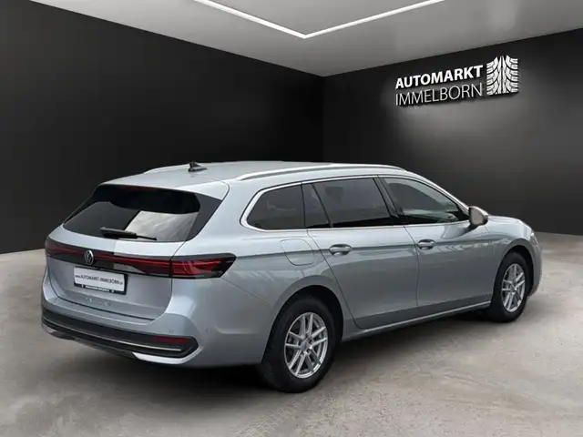 Volkswagen Passat view 6