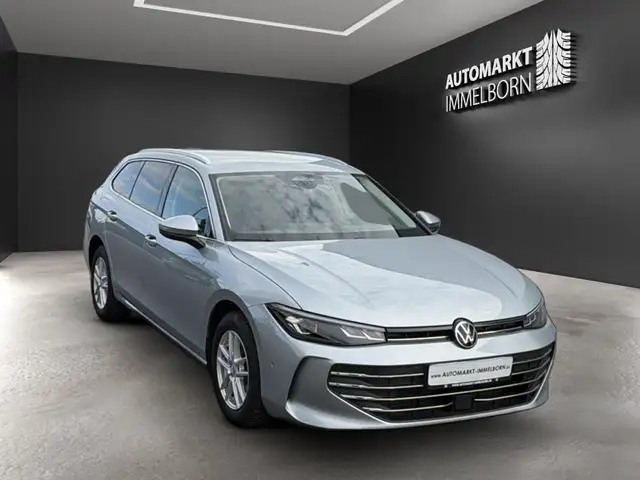 Volkswagen Passat view 2