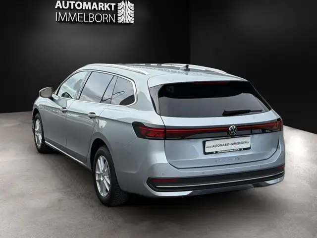 Volkswagen Passat view 8