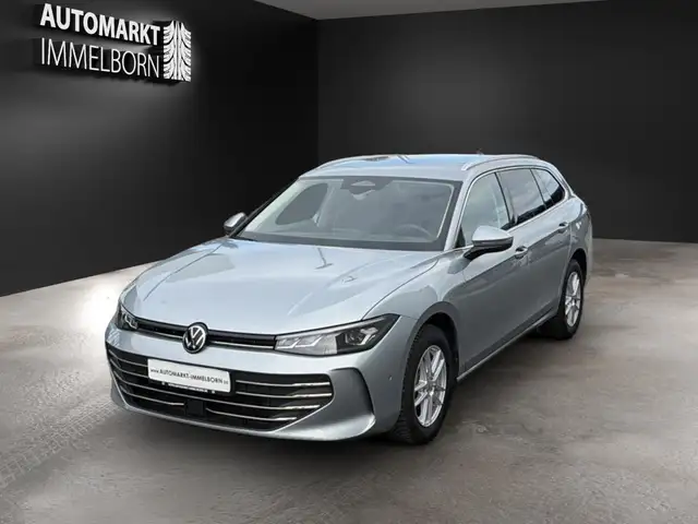 Volkswagen Passat view 3