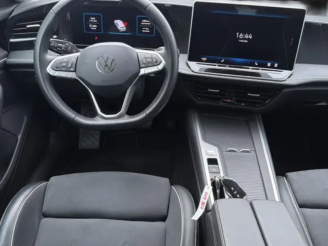 Volkswagen Passat view 14