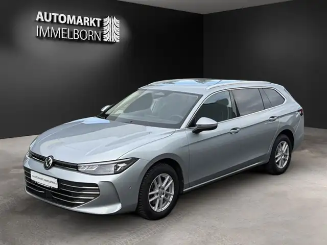 Volkswagen Passat view 4