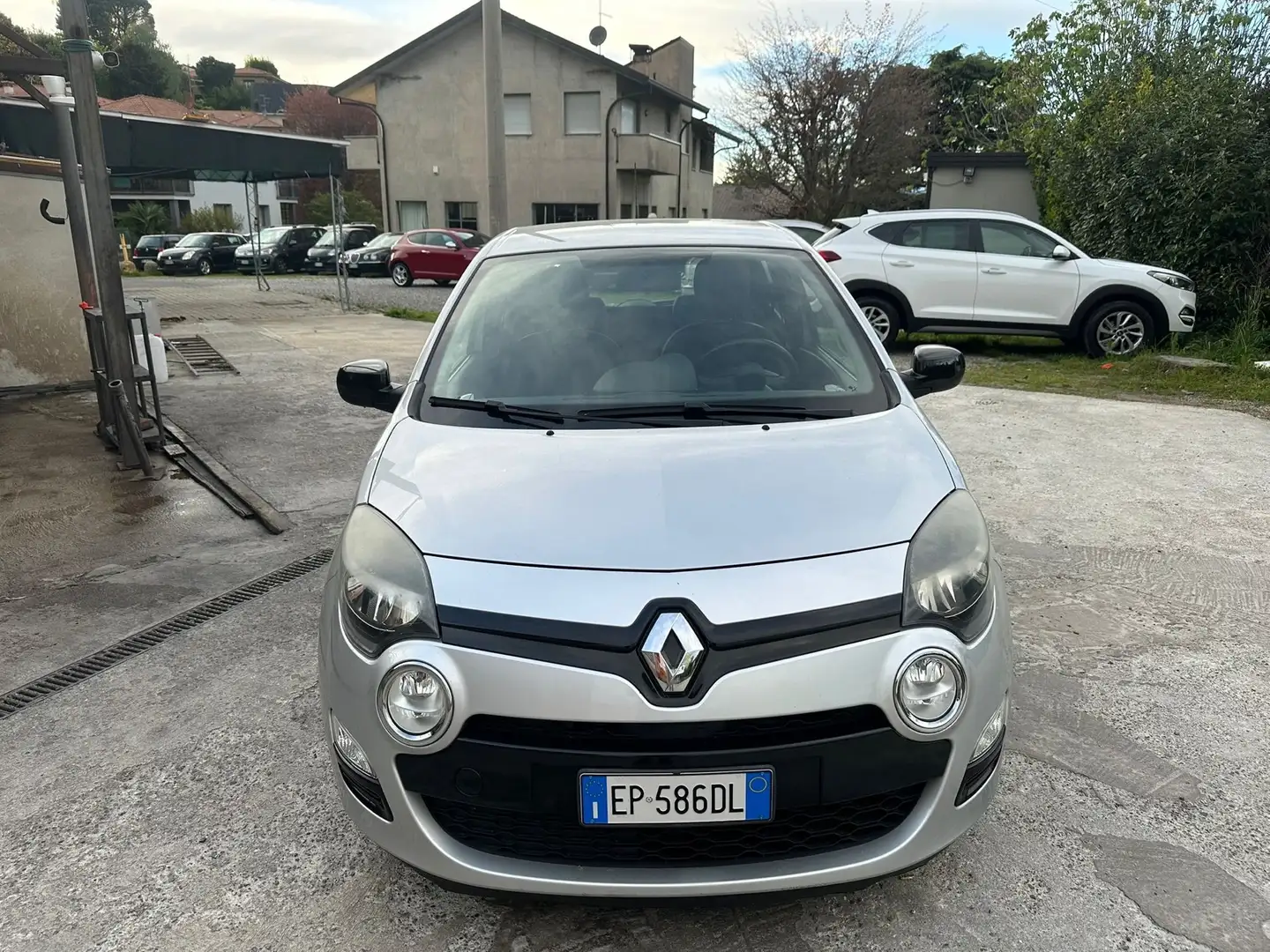 Renault Twingo 1.2 Live 75cv/cambio automatico Срібний - 2