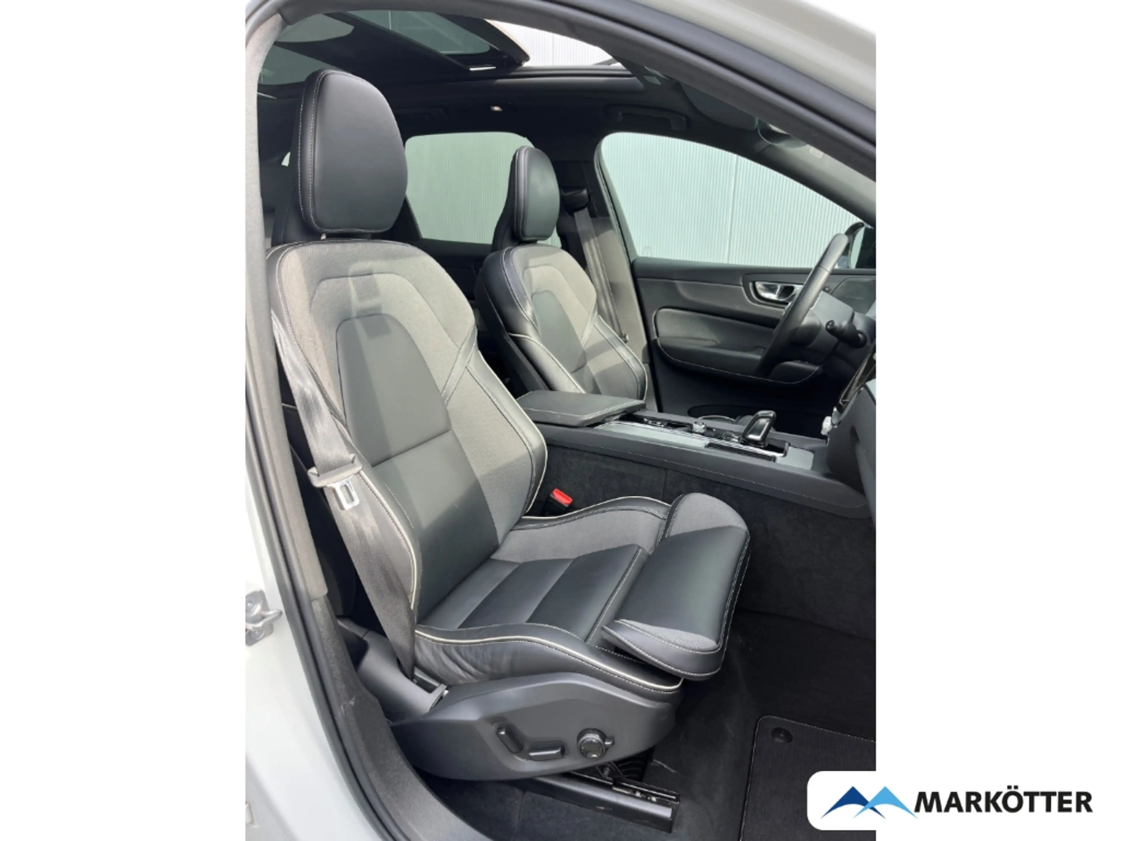Volvo XC60 T6 AWD Recharge Plus Dark ACC/AHK/Luft/HUD — photo 13