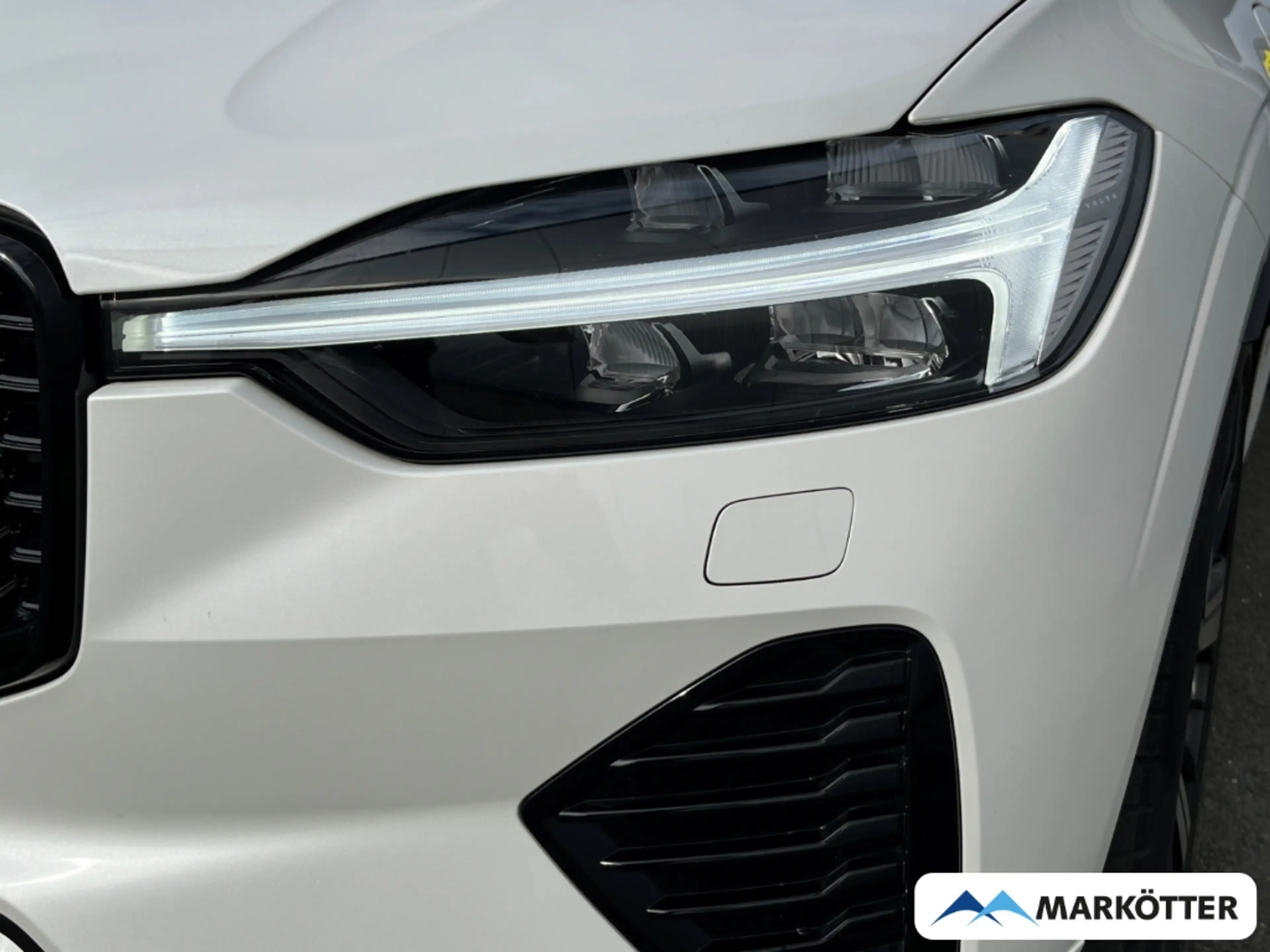 Volvo XC60 T6 AWD Recharge Plus Dark ACC/AHK/Luft/HUD — photo 11