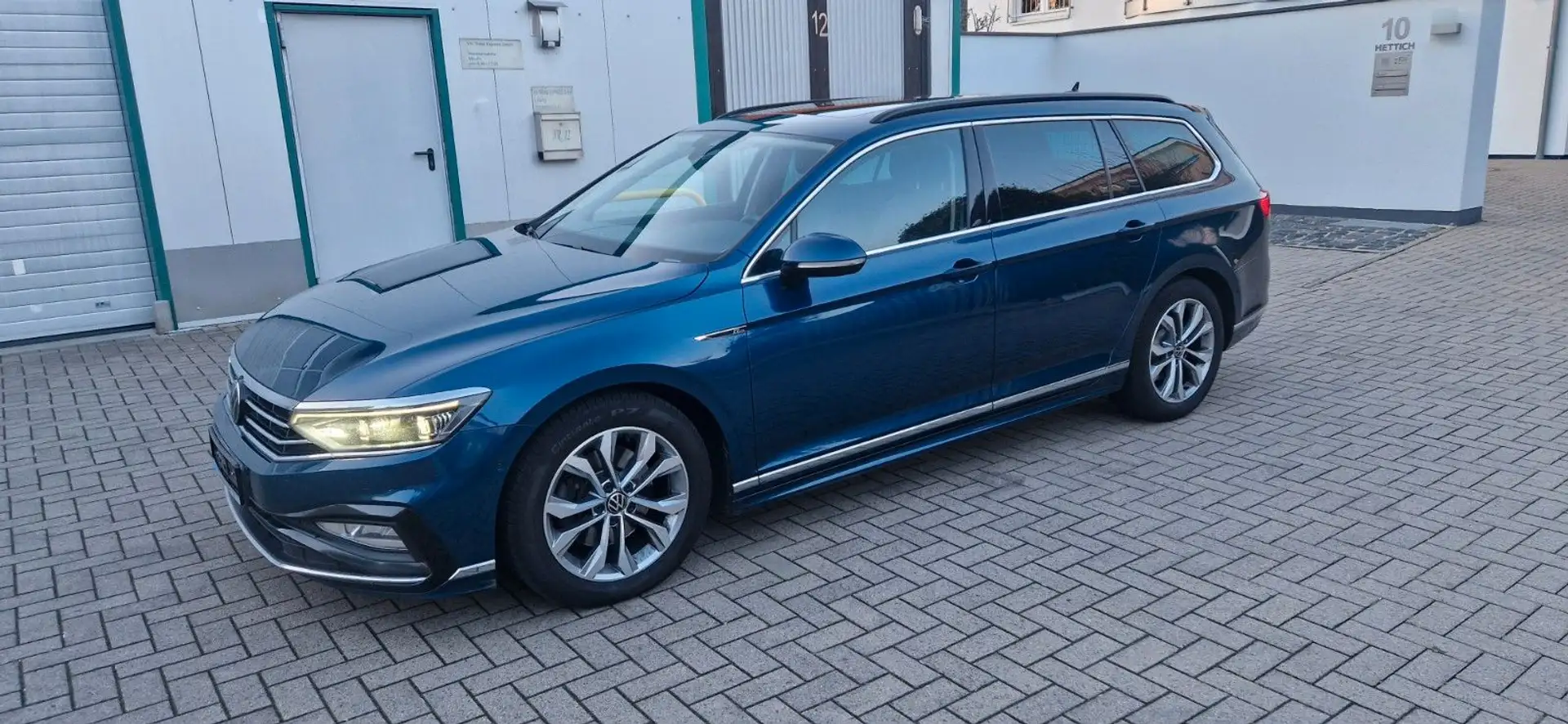 Volkswagen Passat Variant Passat Var R-Line Pano-Dach AHK IQ. Light 147KW Blau - 2