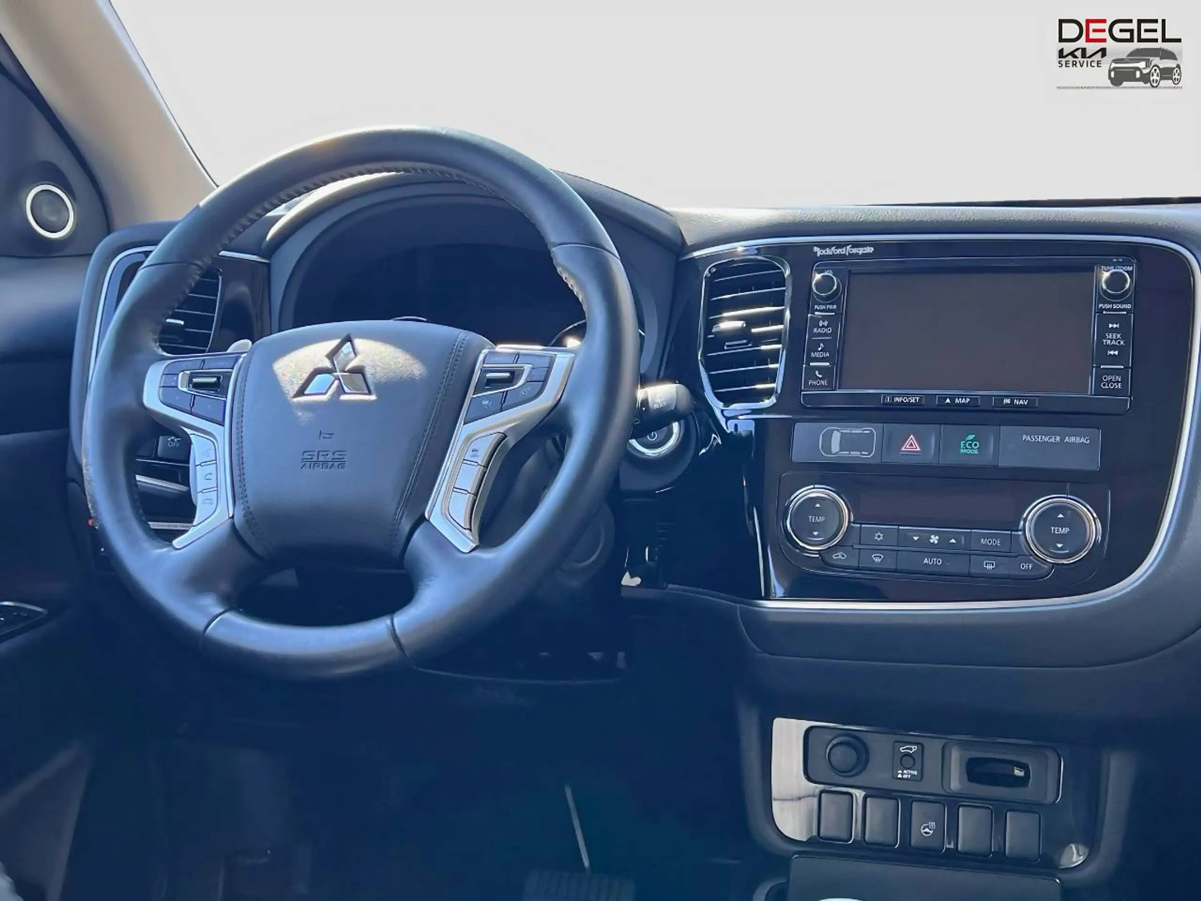 Mitsubishi Outlander PHEV Top 4WD AHK — photo 12