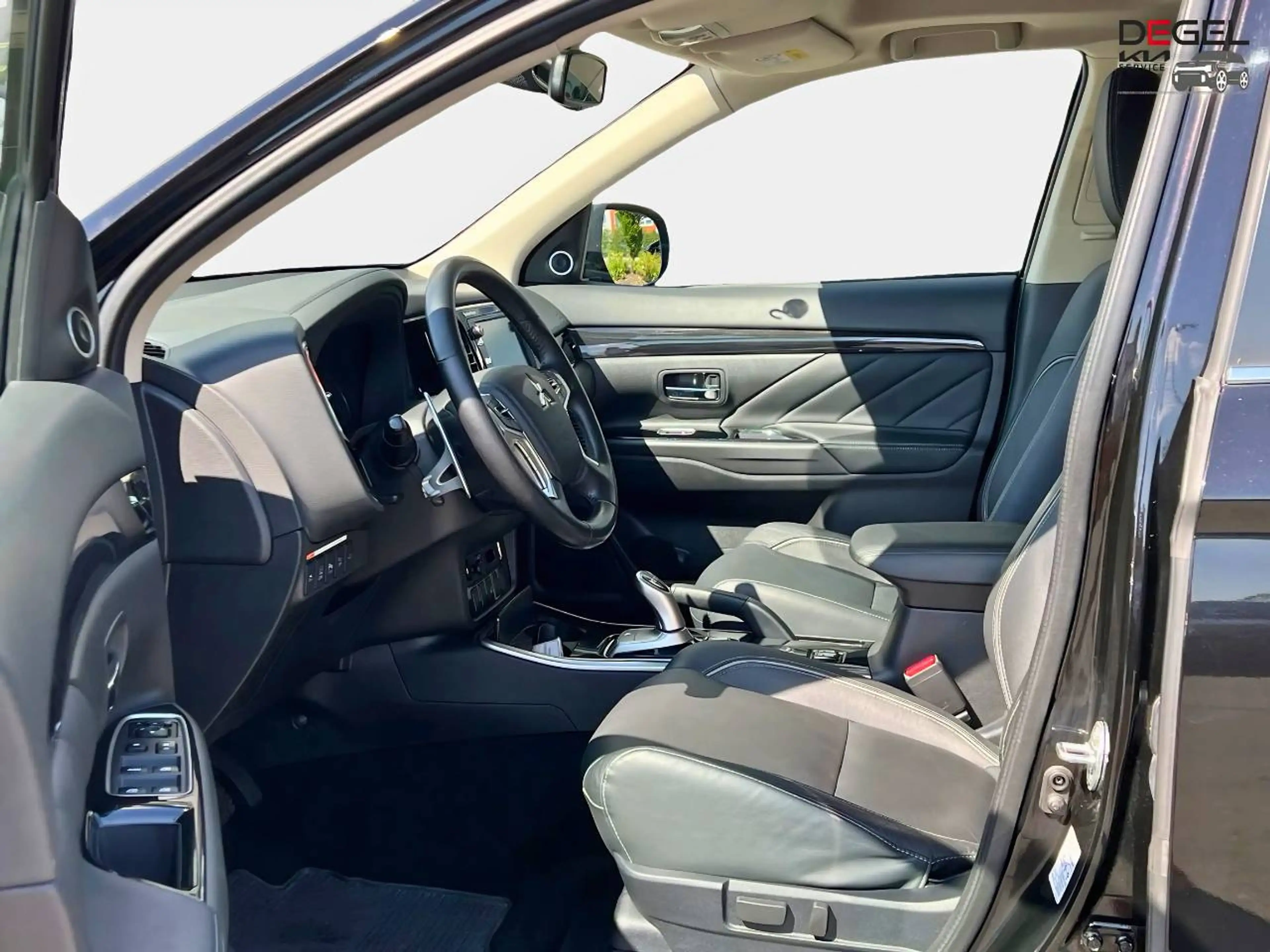 Mitsubishi Outlander PHEV Top 4WD AHK — photo 9