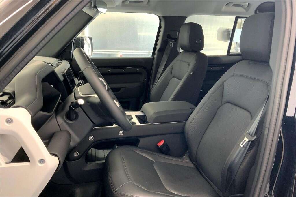 2025 Land Rover Defender 110 P300 S AWD | LEATHER | PANO ROOF | LOW KMS thumb 15