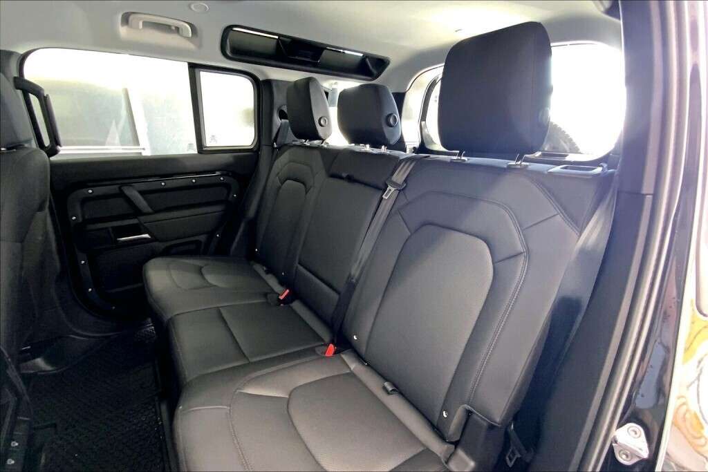2025 Land Rover Defender 110 P300 S AWD | LEATHER | PANO ROOF | LOW KMS thumb 16