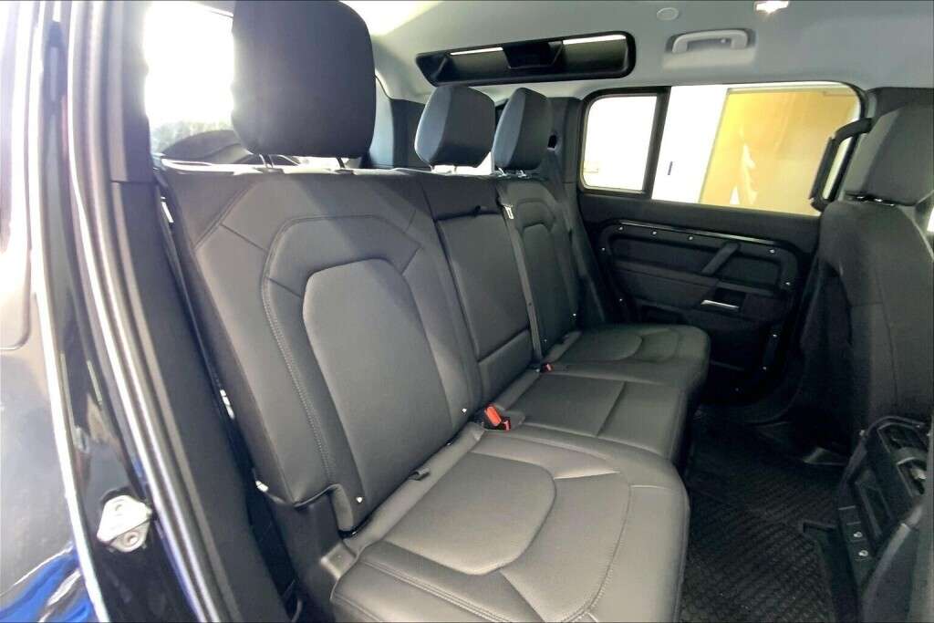 2025 Land Rover Defender 110 P300 S AWD | LEATHER | PANO ROOF | LOW KMS thumb 17