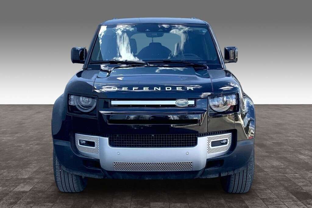2025 Land Rover Defender 110 P300 S AWD | LEATHER | PANO ROOF | LOW KMS alt 3