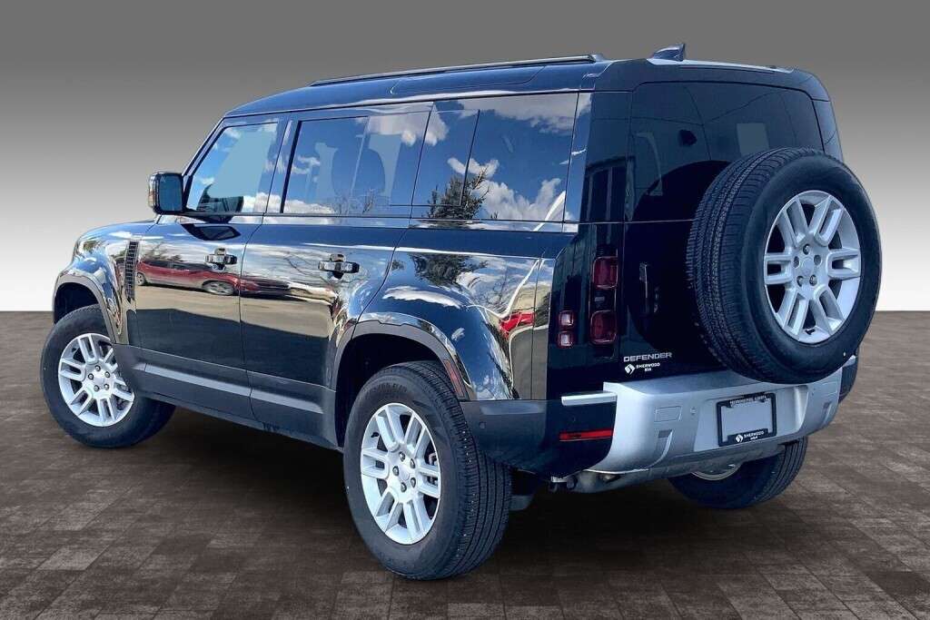 2025 Land Rover Defender 110 P300 S AWD | LEATHER | PANO ROOF | LOW KMS thumb 7