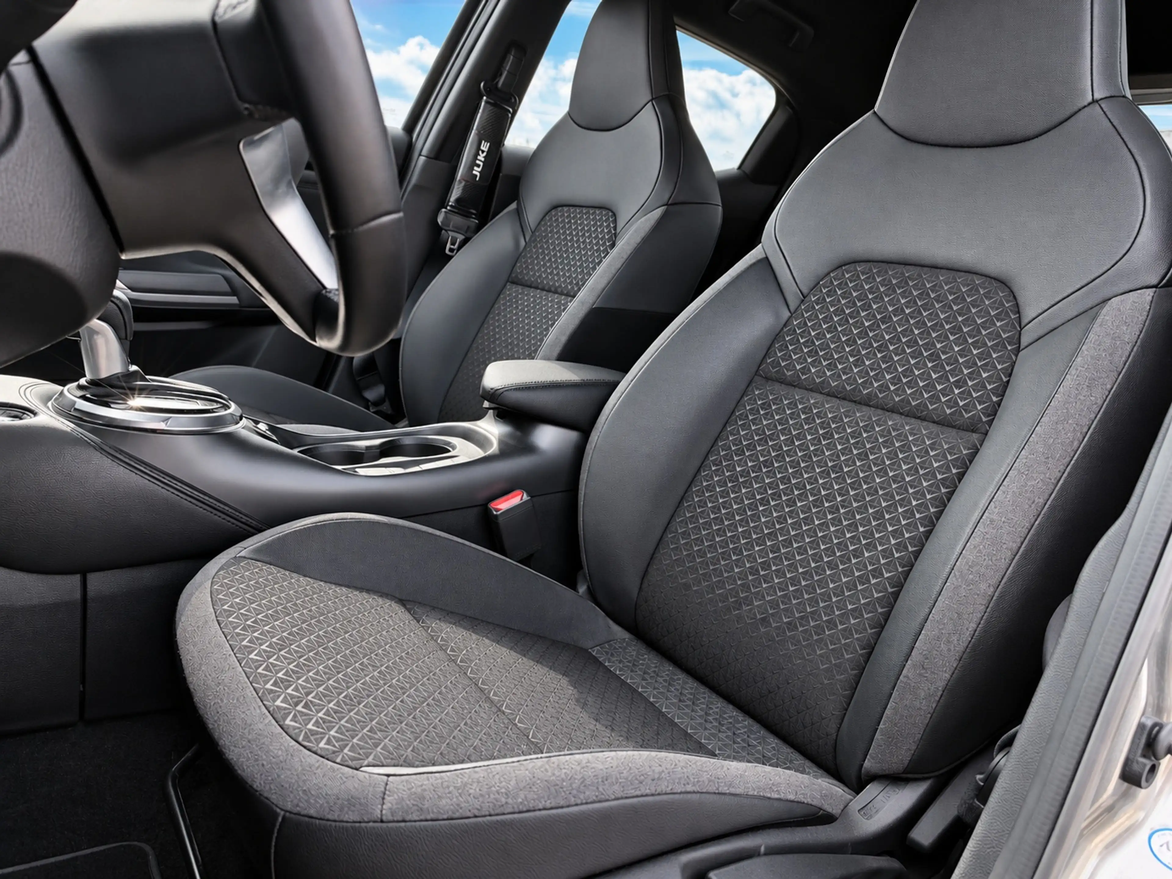 Nissan Juke 1.6 Hybrid N-Connecta, Automaat — photo 4