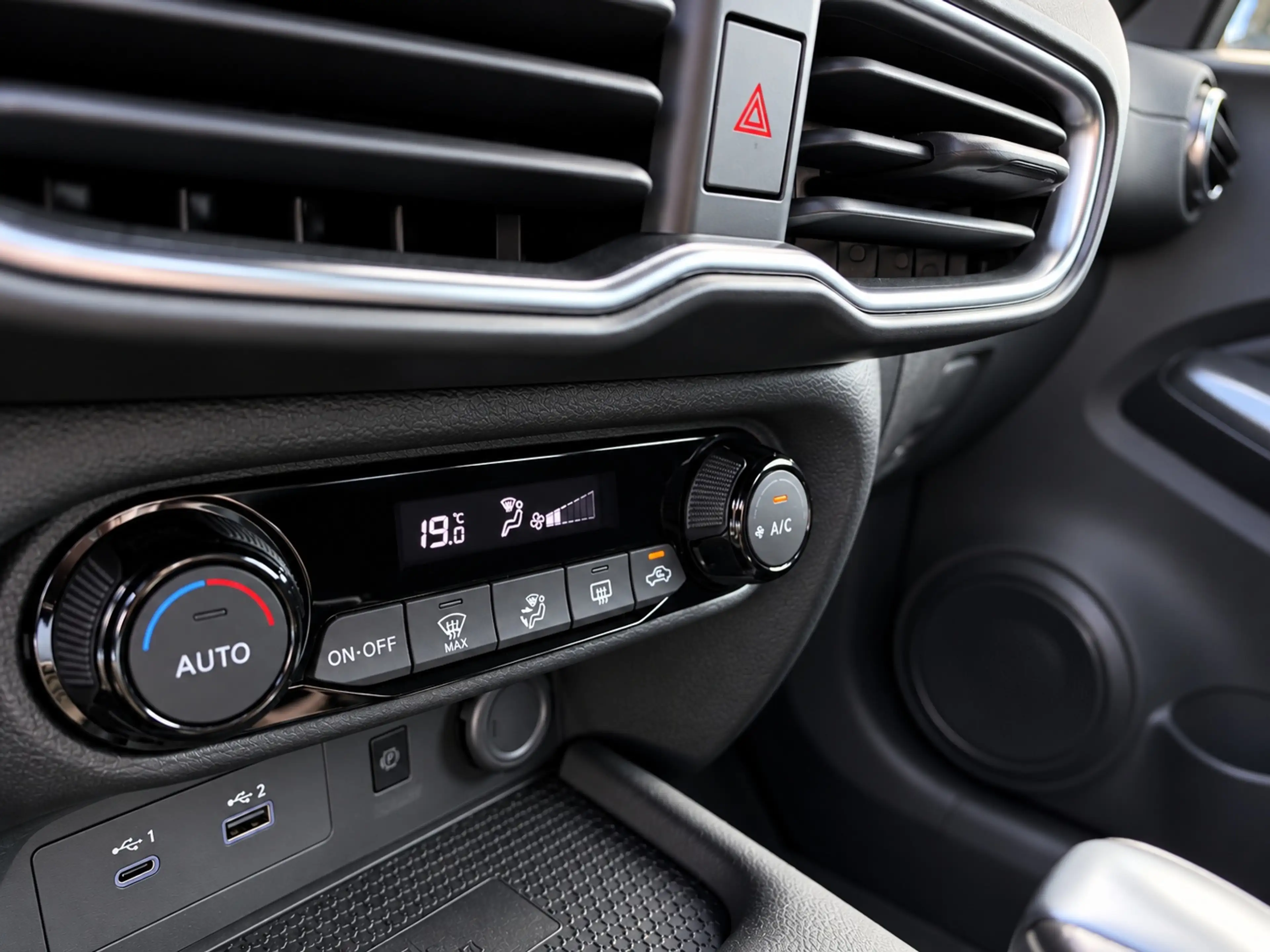 Nissan Juke 1.6 Hybrid N-Connecta, Automaat — photo 12