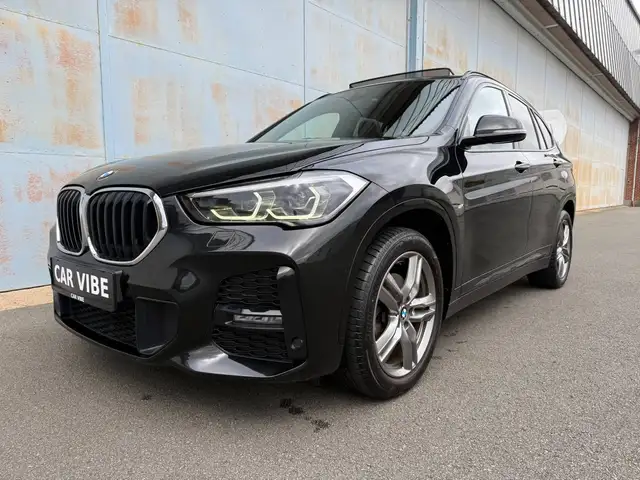 BMW X1 sDrive18i -  M Sportpakket - Automaat - Pano dak - LED - Camera - GPS - Apple Carplay - Android auto - Sensoren