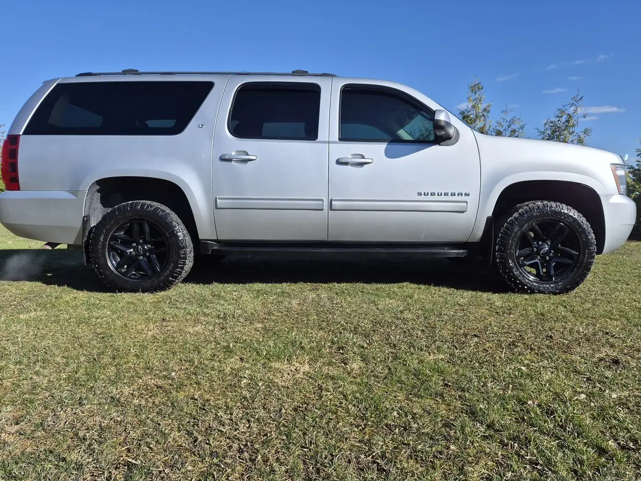 Chevrolet Suburban снимка Chevrolet Suburban