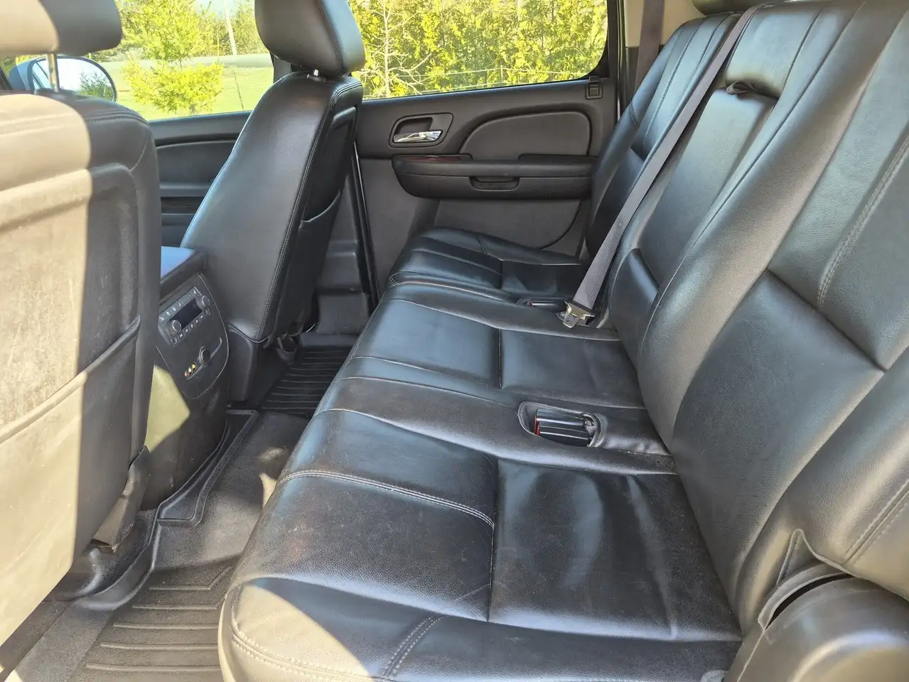 Chevrolet Suburban снимка Chevrolet Suburban