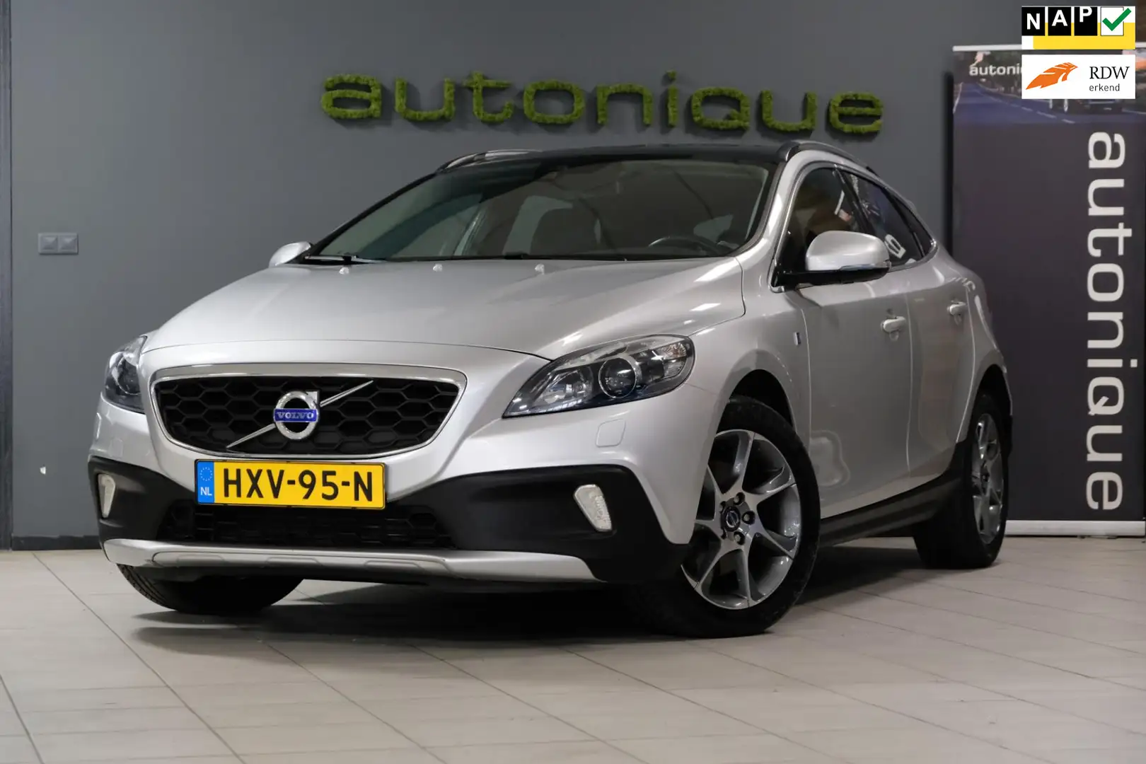 Volvo V40 Cross Country 1.6 T4 Ocean Race *PANORAMADAK* Leder/Navi/Camera/ Gris - 1