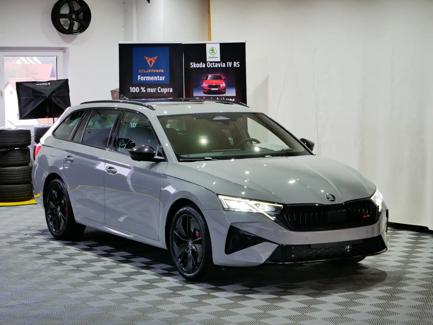 Skoda Octavia Combi RS 2.0 TSI PANO AHK CANTON Grau - 2