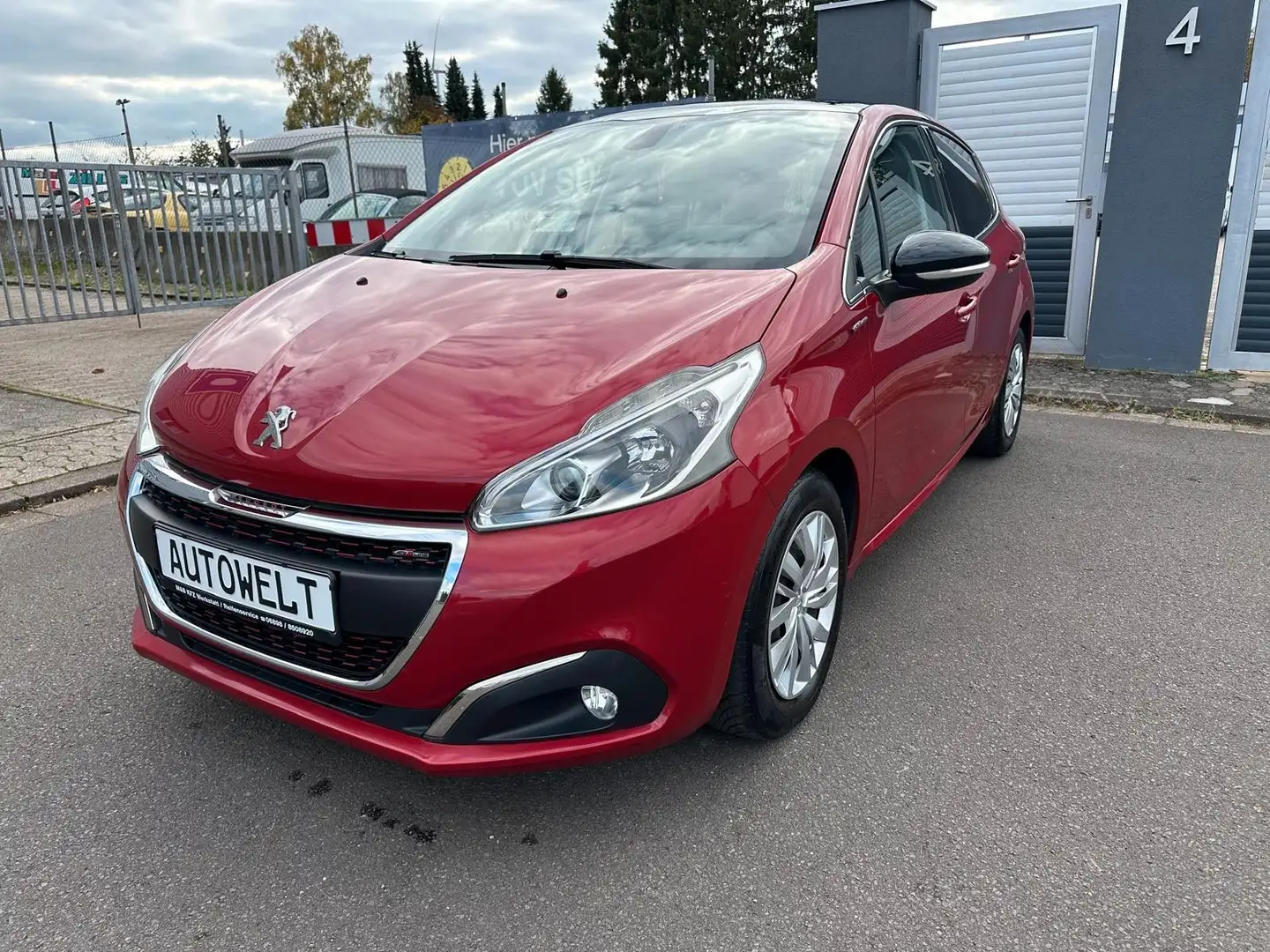 Peugeot 208 Allure GT Line Rot - 1