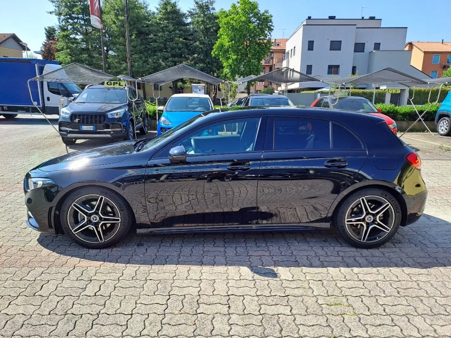 Mercedes-Benz A 200 Automatic Premium allestimento AMG Noir - 2