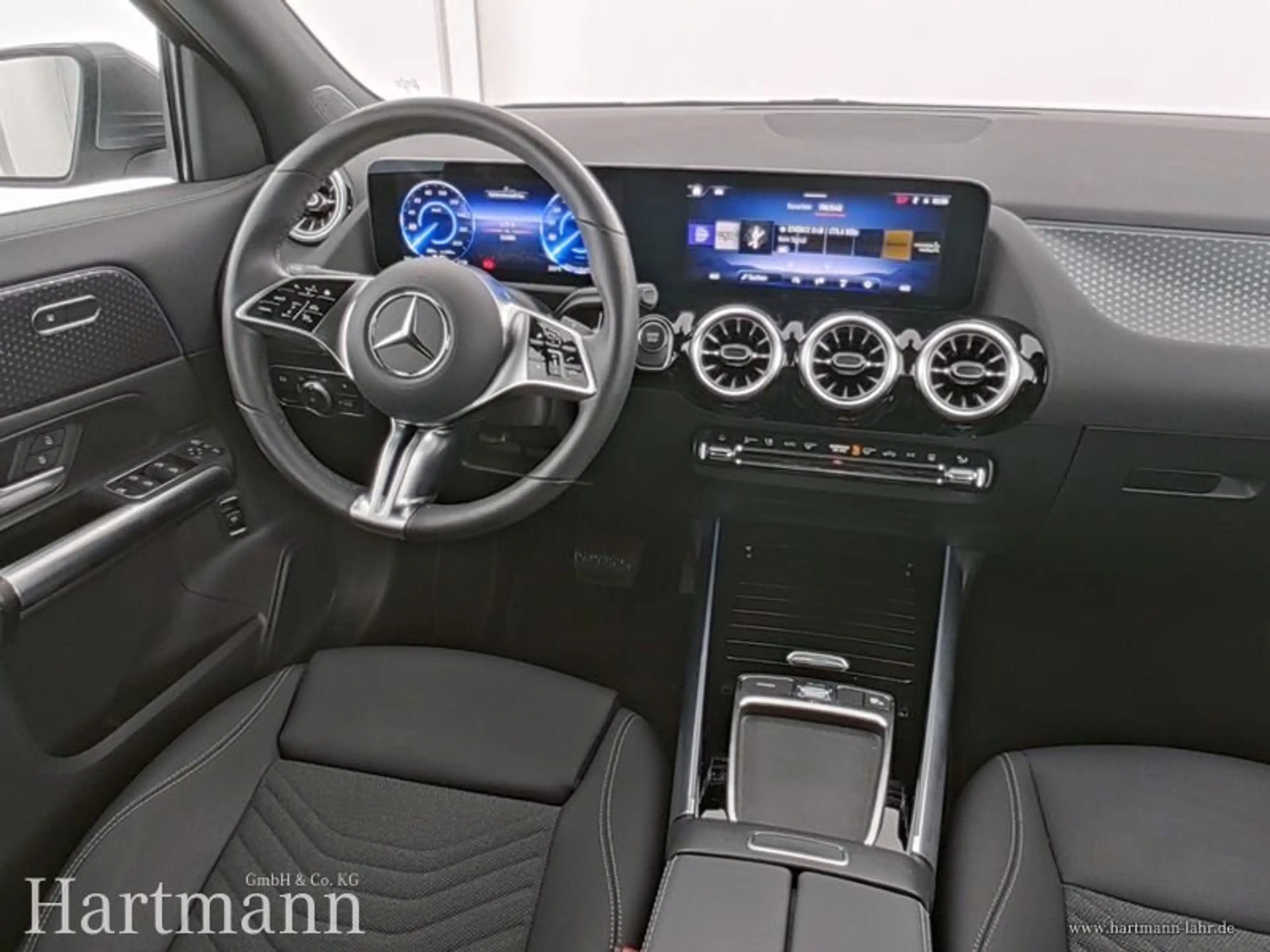 Mercedes-Benz EQA 300 EQA 300 4MATIC Progressive Advanced LED Kamera — photo 6