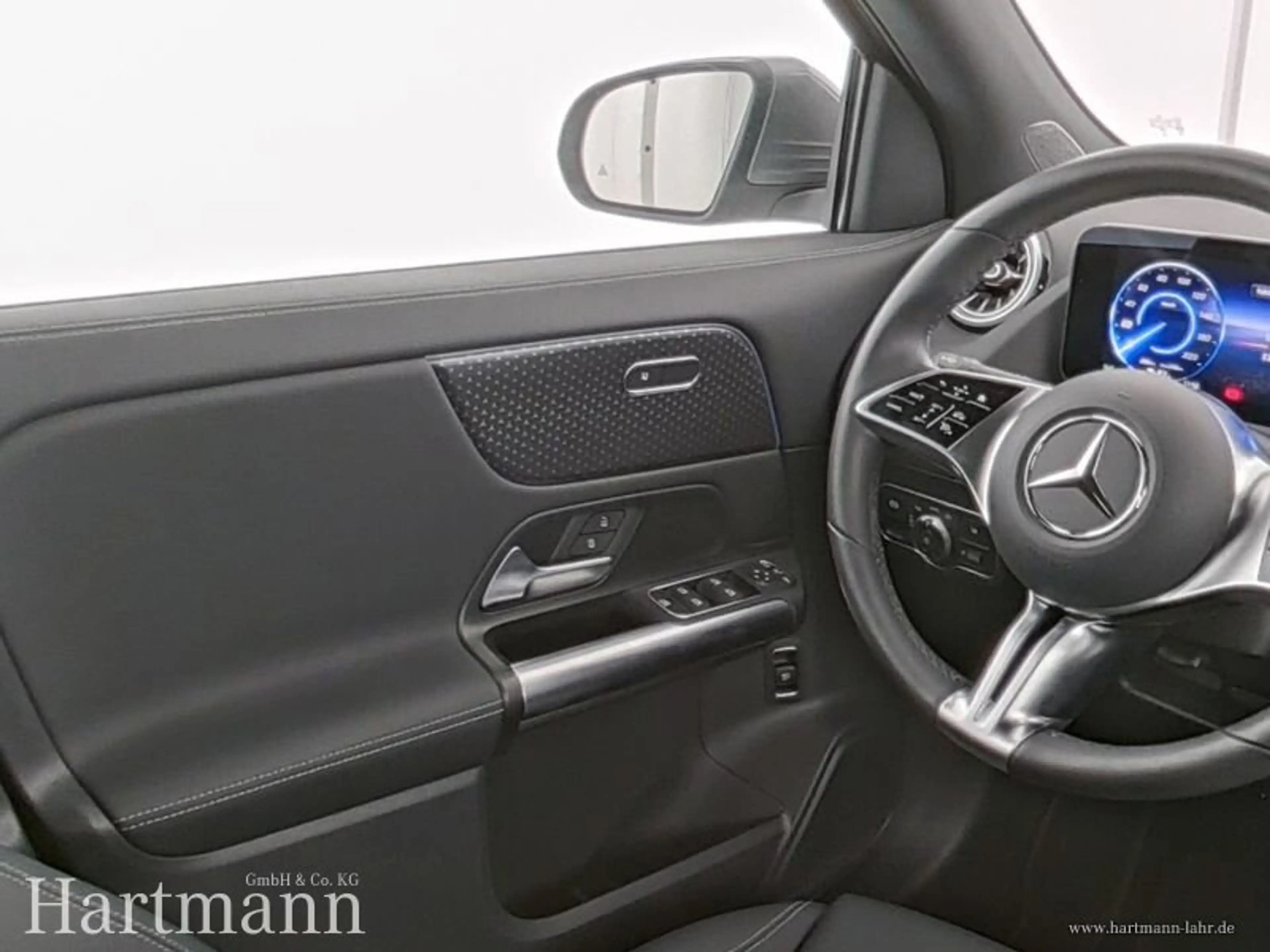 Mercedes-Benz EQA 300 EQA 300 4MATIC Progressive Advanced LED Kamera — photo 8