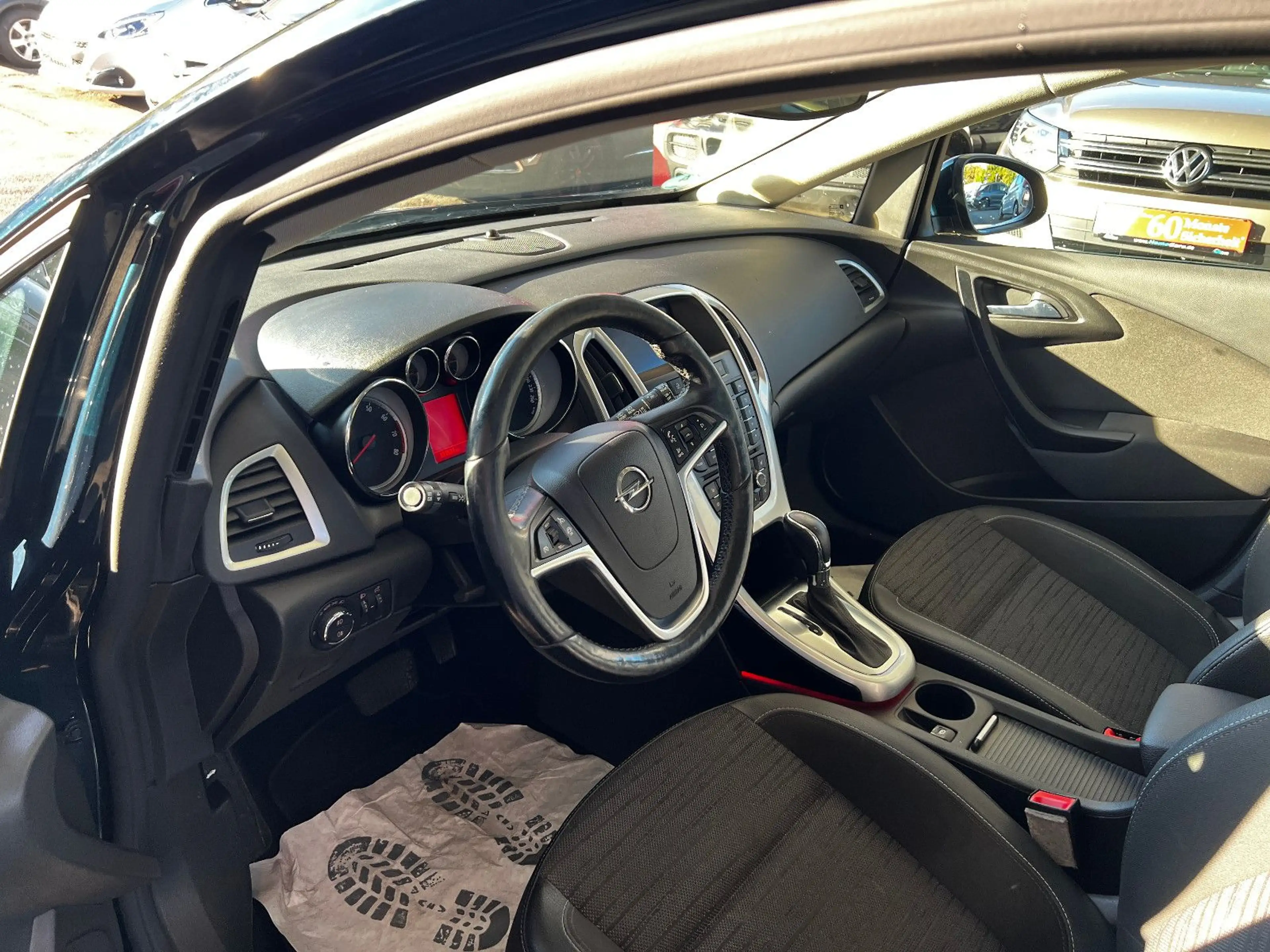 Opel Astra J Sports Tourer Style I Automatik I TÜV 28 — photo 6