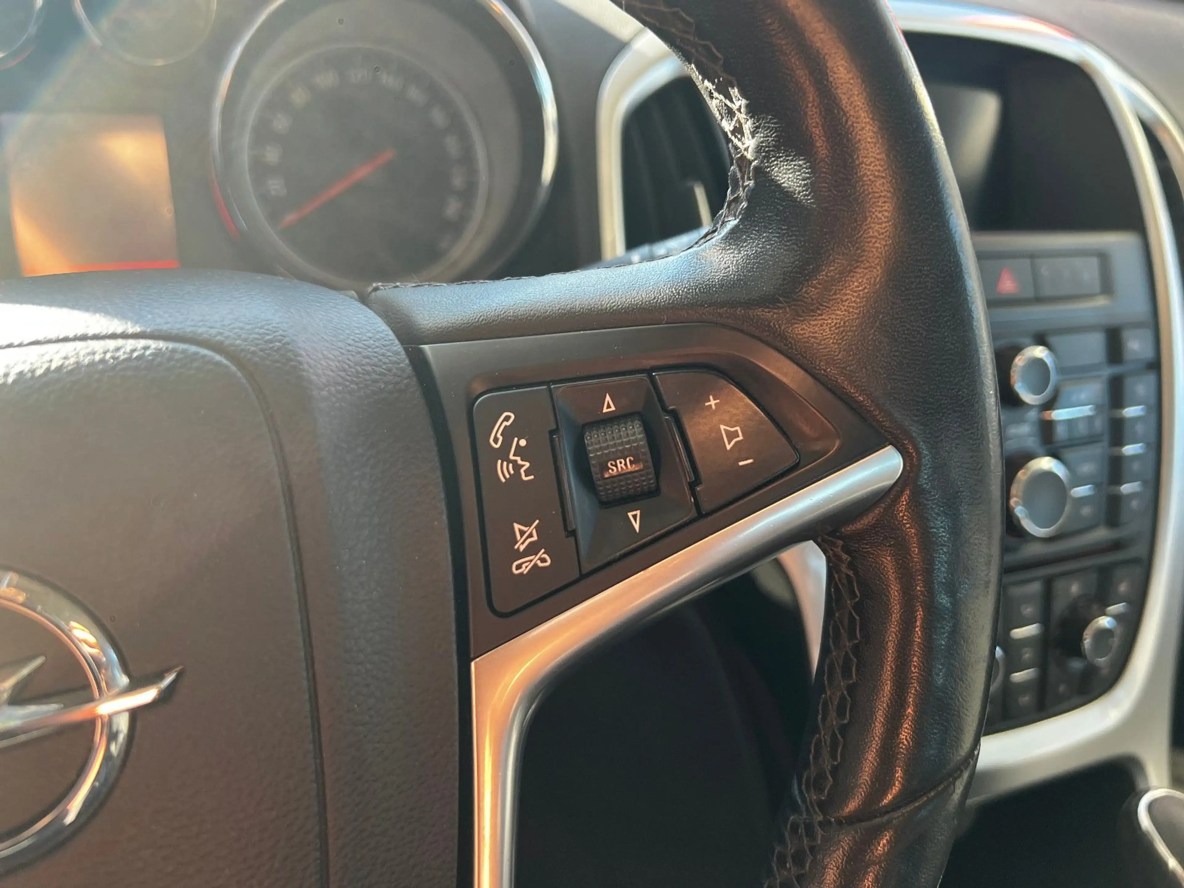 Opel Astra J Sports Tourer Style I Automatik I TÜV 28 — photo 8