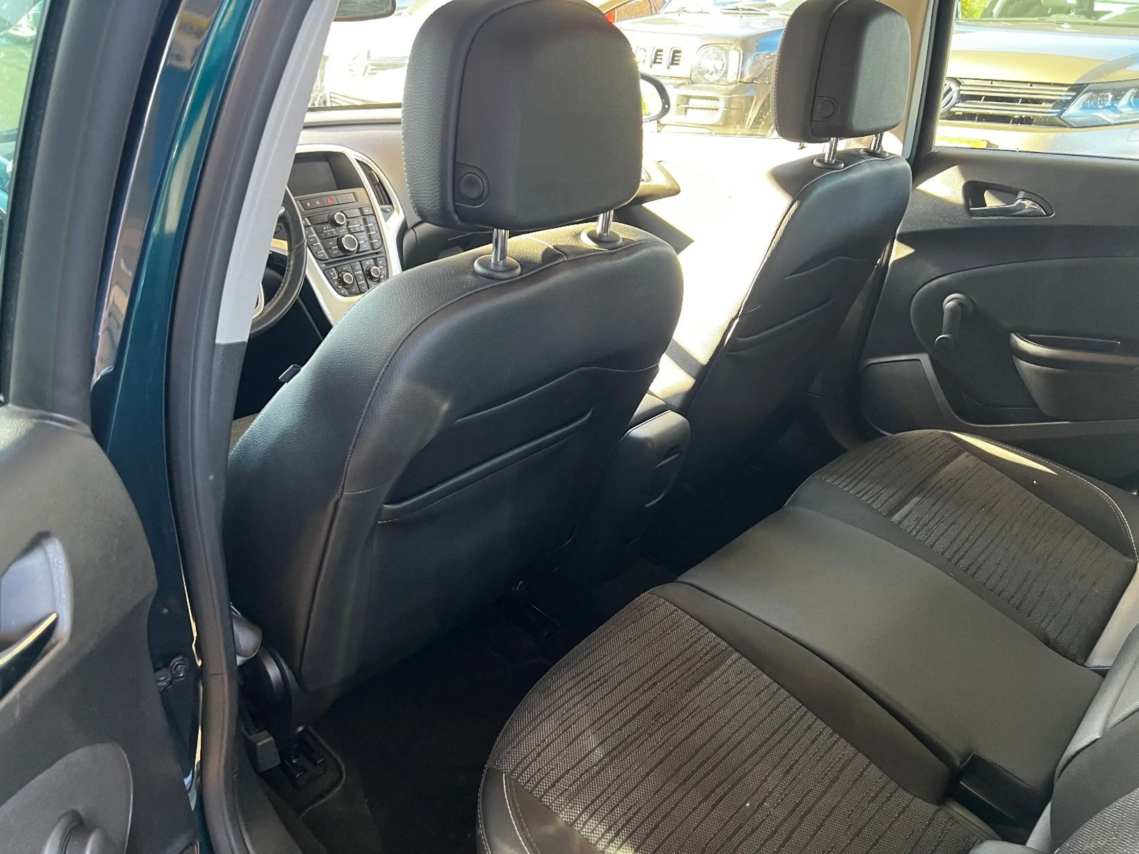 Opel Astra J Sports Tourer Style I Automatik I TÜV 28 — photo 11