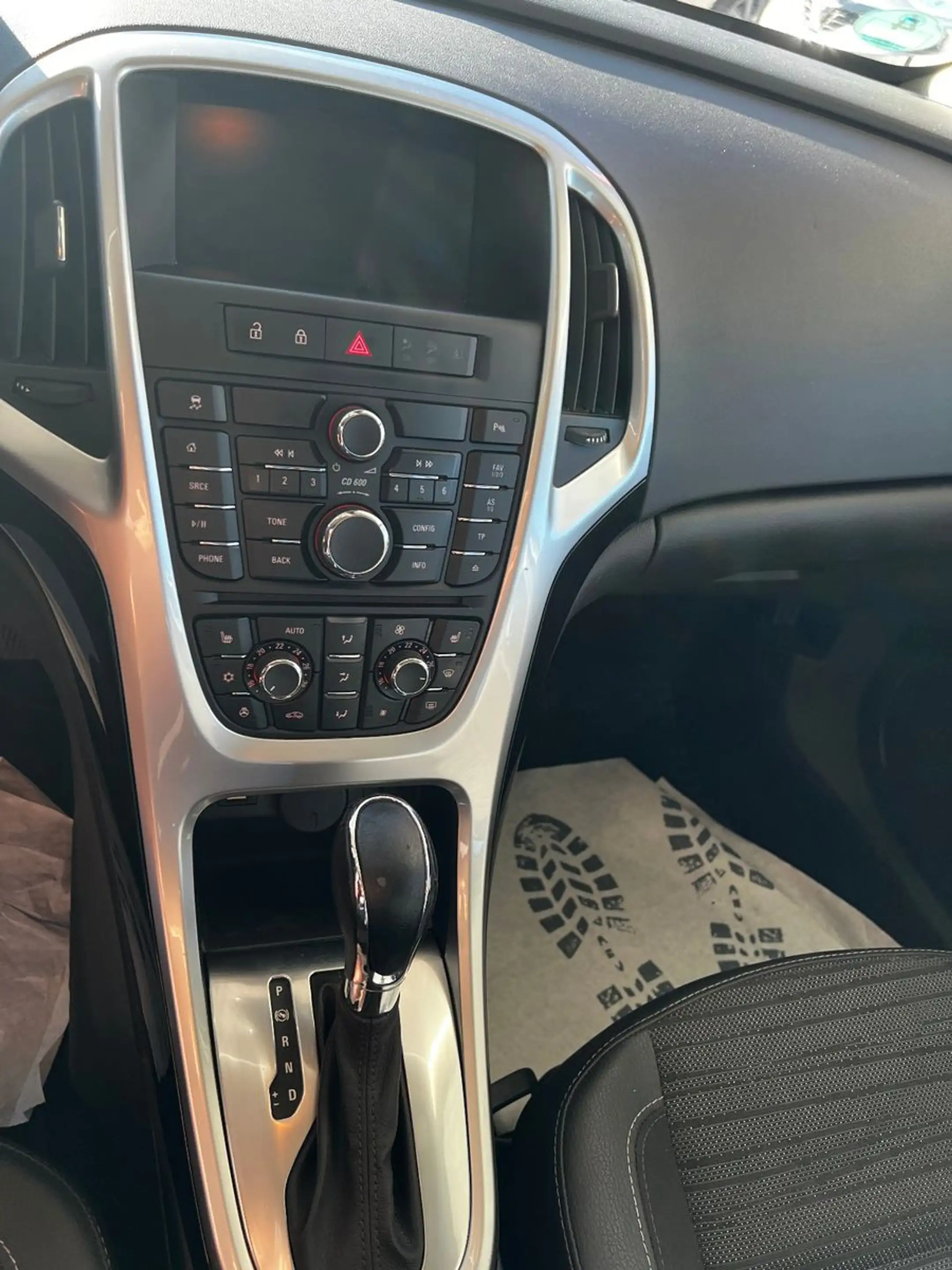 Opel Astra J Sports Tourer Style I Automatik I TÜV 28 — photo 9
